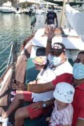 Paseo en barco en familia en Benalmádena