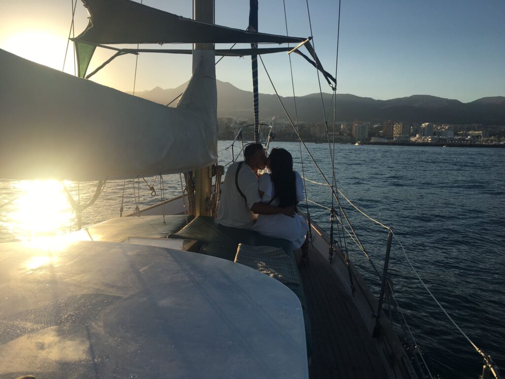 Pedida de mano en Barco Velero Ocean Cruiser