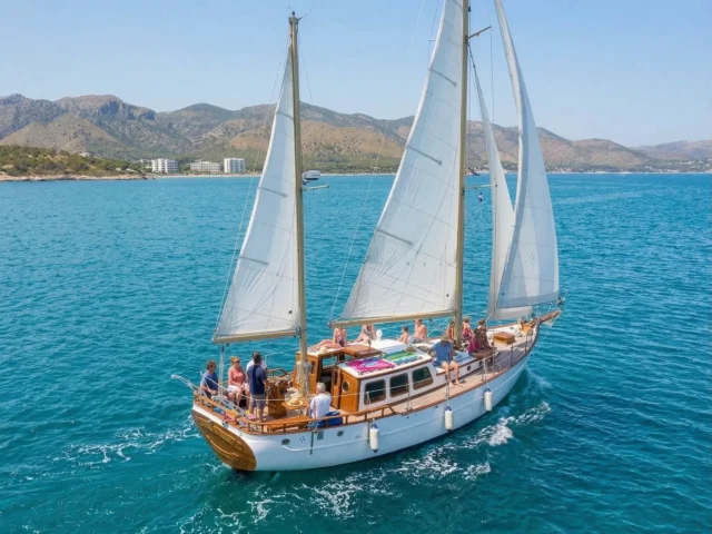 Excursión en Barco Privado de Benalmádena a Fuengirola