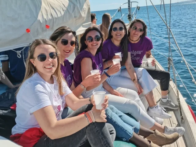 Fiestas Privadas en Barco en Benalmádena para Grupos Reducidos
