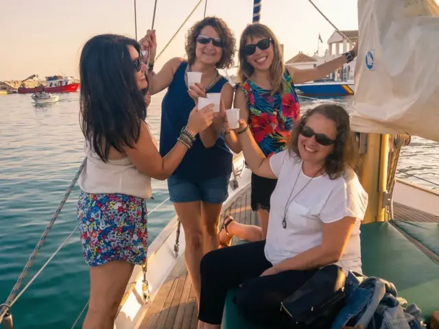 Celebración de cumpleaños en barco Benalmádena