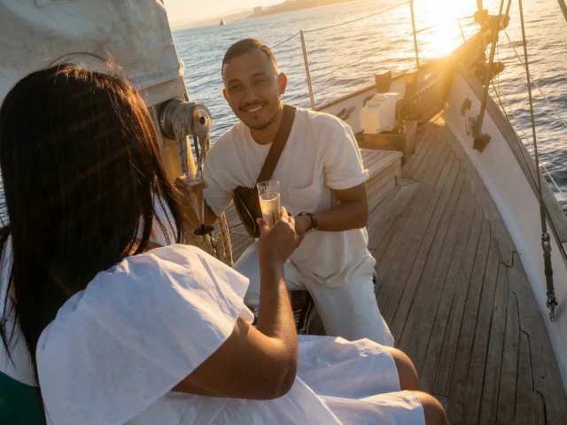 Celebración de Aniversarios de Boda Románticos en Barco Benalmádena